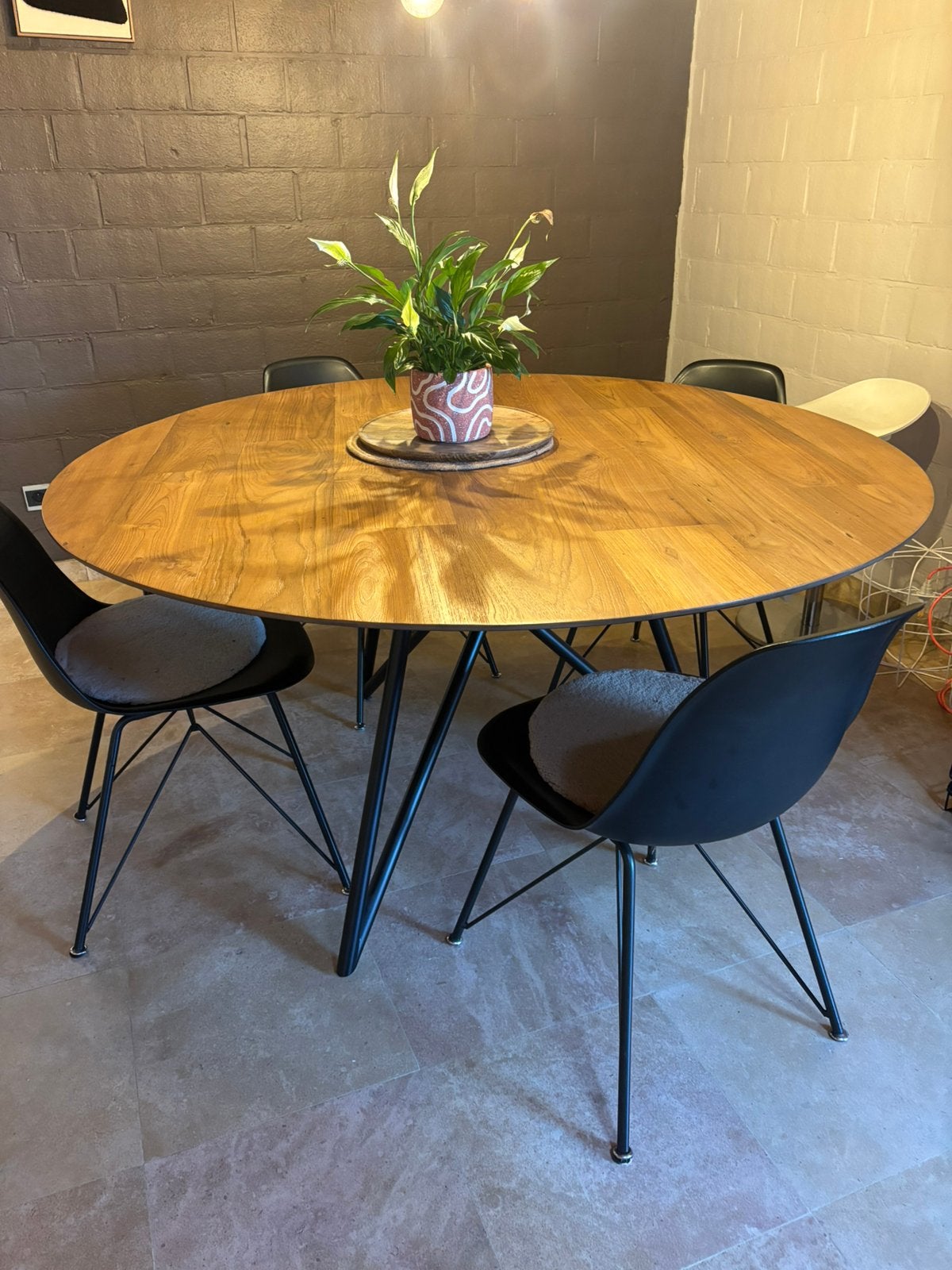 Table à manger Juntoo ø150 cm ronde +4 chaises, Maison & Meubles, 100 à 150 cm, Cinq personnes ou plus, Rond, Comme neuf