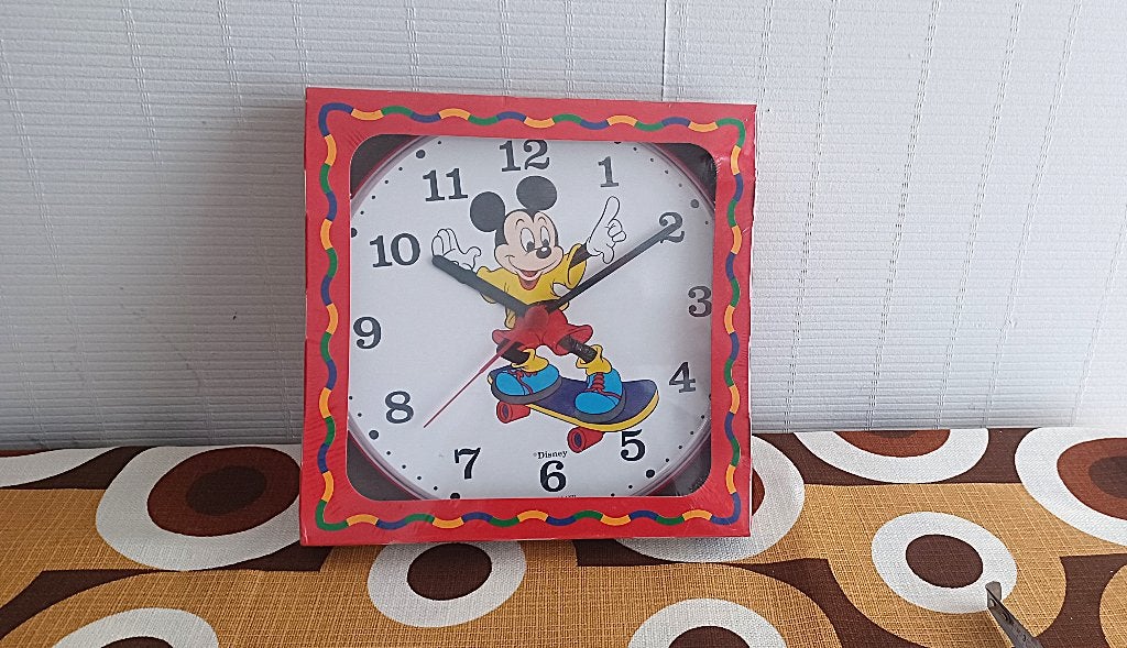 Mickey for Kids wekker {aan de muur bevestigd}, Verzamelen, Ophalen of Verzenden, Mickey Mouse, Nieuw