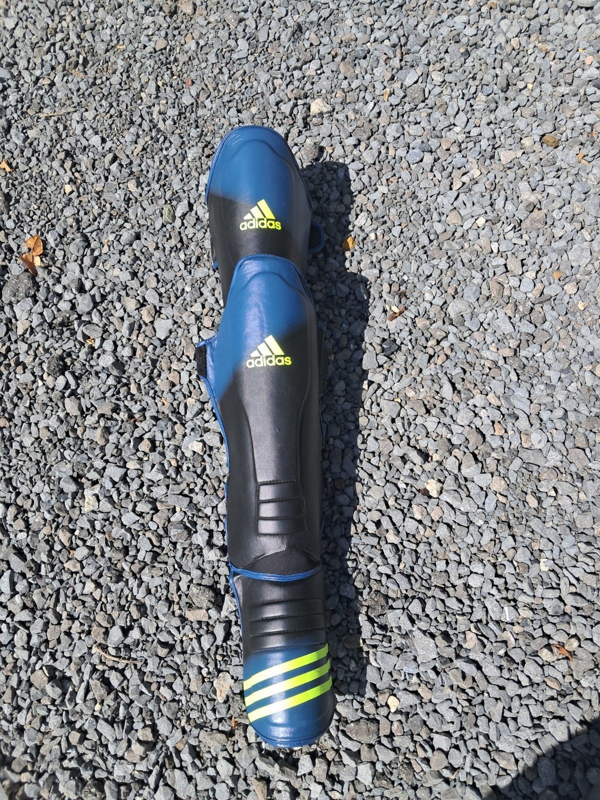 kickboksbeenbeschermers Adidas, Sports & Fitness, Taille XL, Comme neuf, Enlèvement, Protection pour arts martiaux