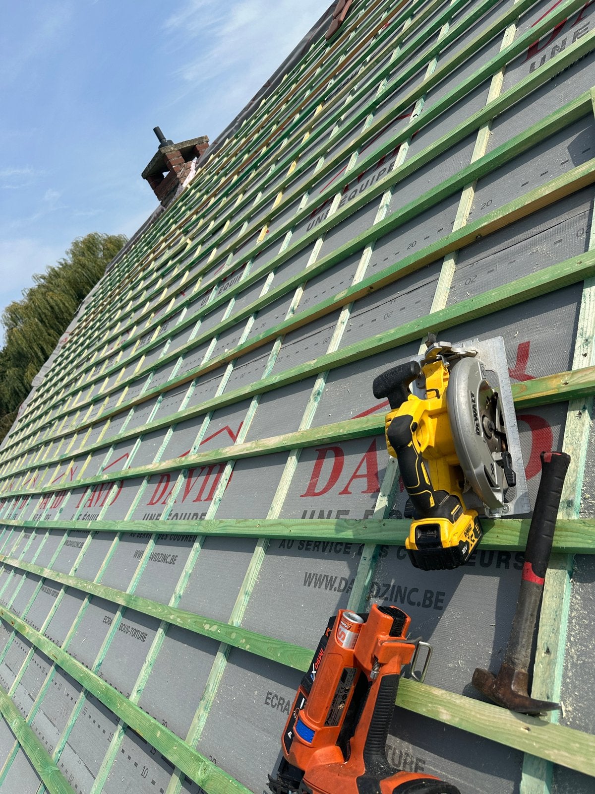 Couvreurs disponibles pour vos travaux de toiture, Doe-het-zelf en Bouw, Overige Doe-Het-Zelf en Bouw, Zo goed als nieuw, Ophalen of Verzenden