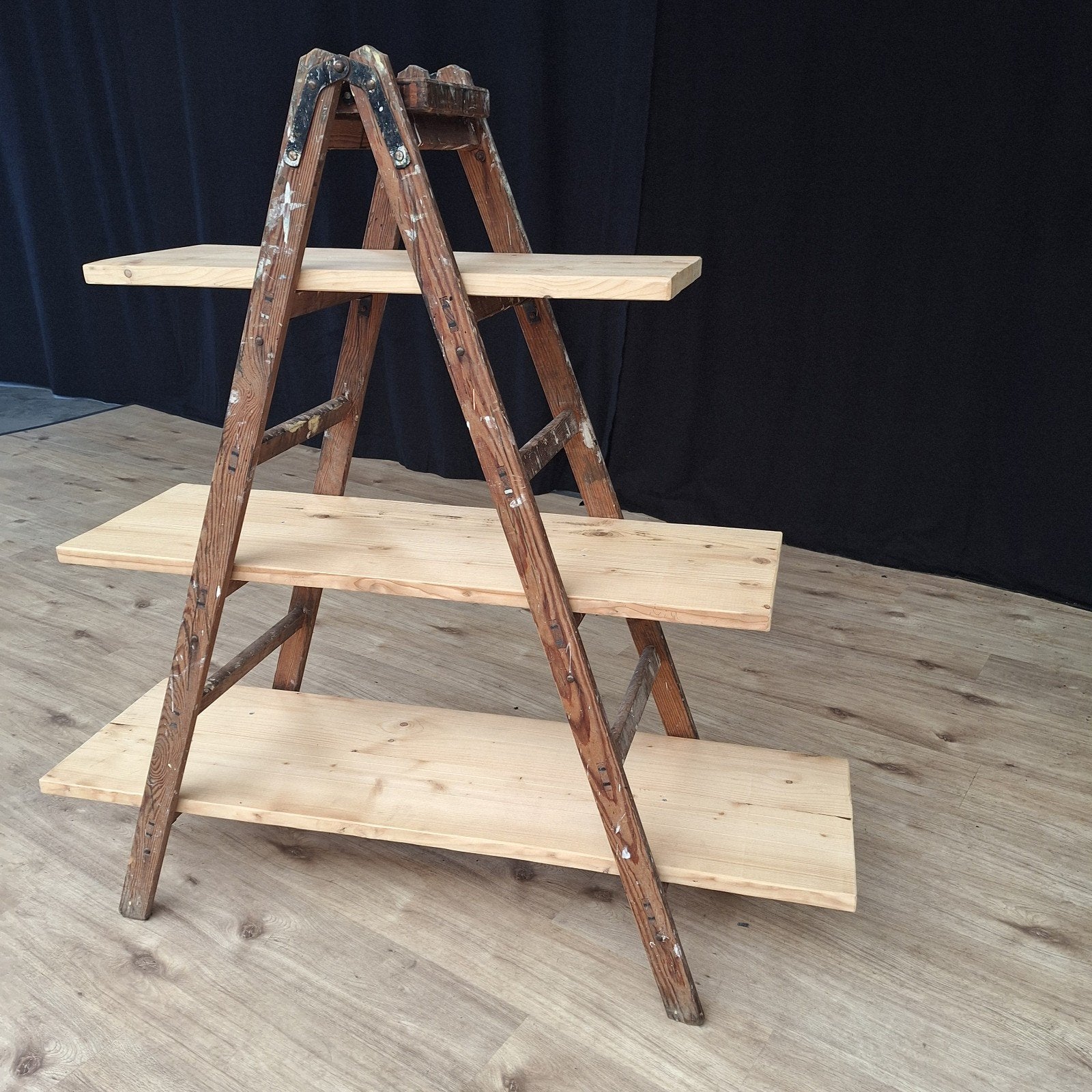 oude schilderstrap met 3 planken tot hoogte 144 cm, Ophalen