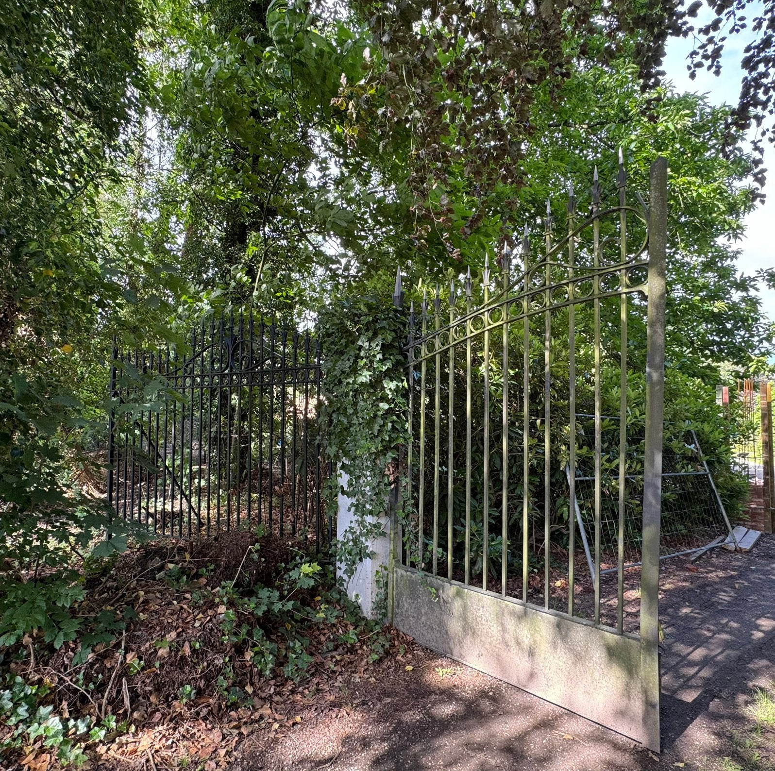 Smeedijzeren straatpoort met zijpanelen, Enlèvement, Comme neuf