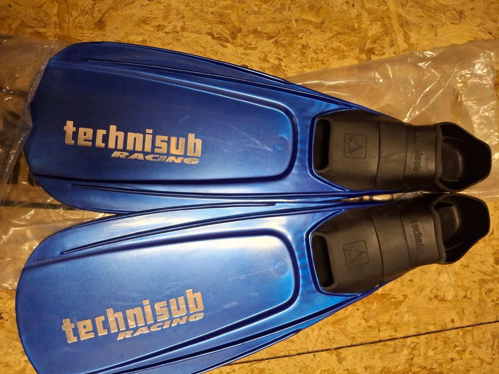 Zwemvliezen mt 42-43 of 8-9 nieuw, Sports nautiques & Bateaux, Plongée, Enlèvement ou Envoi, Neuf, Palmes de natation ou de plongée