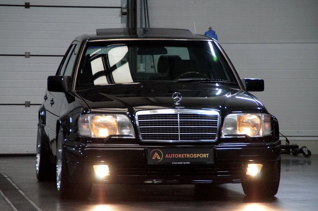 Mercedes-Benz E 500 V8 W124 _ Restauration complète, Autos, Cuir, Achat, 4 portes, Entreprise