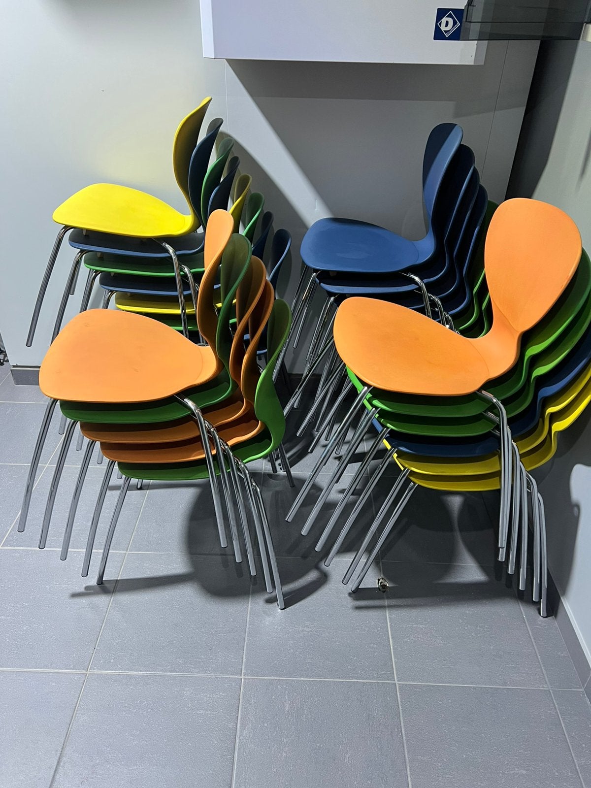 26 IKS design stoelen, Ophalen, Zo goed als nieuw, Kunststof