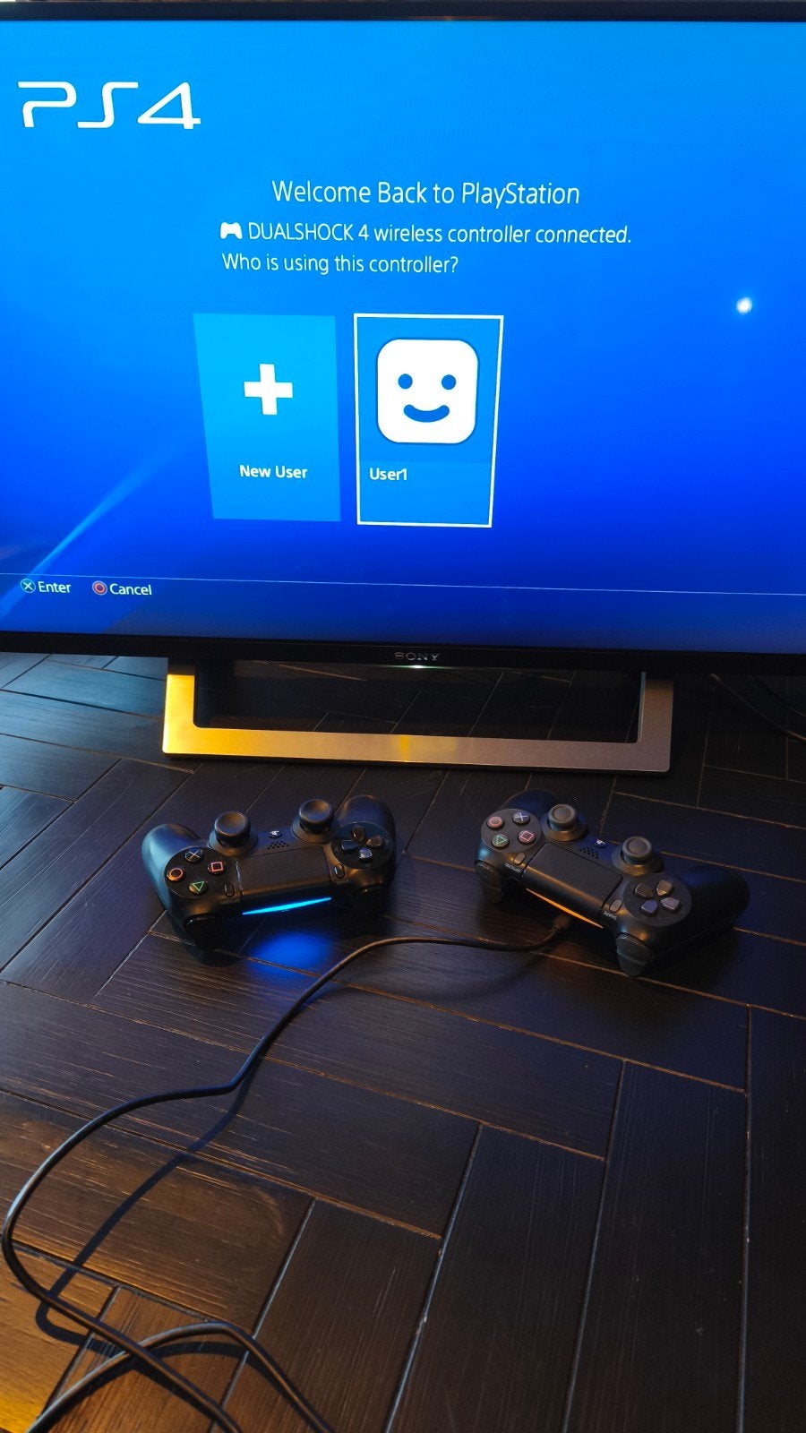 PS4 slim console 500gb, Games en Spelcomputers, 500 GB, Met 2 controllers, Ophalen of Verzenden, Zo goed als nieuw
