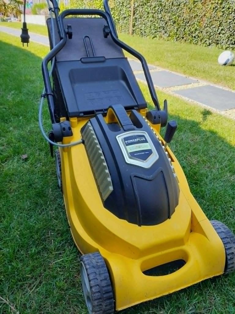 Elektrische grasmachine, Tuin en Terras, Ophalen, Zo goed als nieuw, 30 t/m 39 cm, Opvangbak