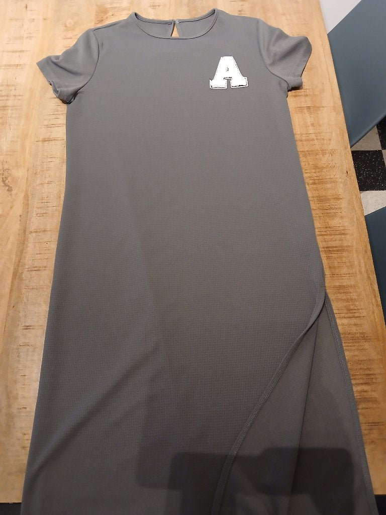 Nieuw kleedje medium, Maat 38/40 (M), Nieuw, Ophalen of Verzenden, Grijs