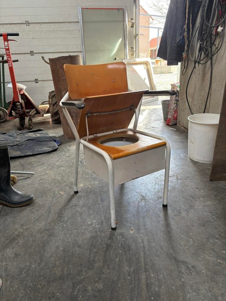 Toiletstoel, Ophalen, Zo goed als nieuw