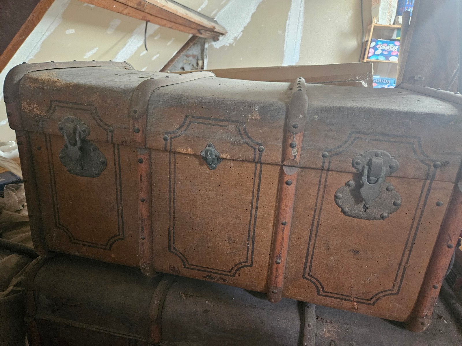 Superbe Malle de Voyage Ancienne Bombée – Vintage / Déco Ind, Enlèvement, Utilisé, Métal