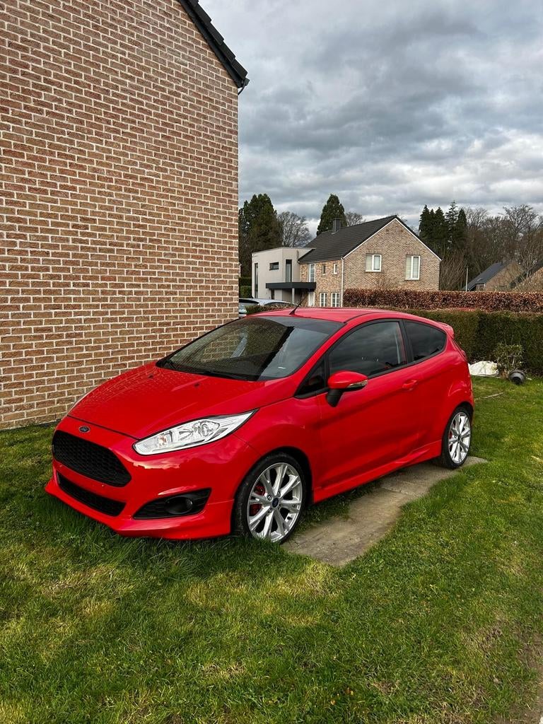 Ford Fiesta Sport Édition facelift, Rouge, Euro 5, Noir, Particulier