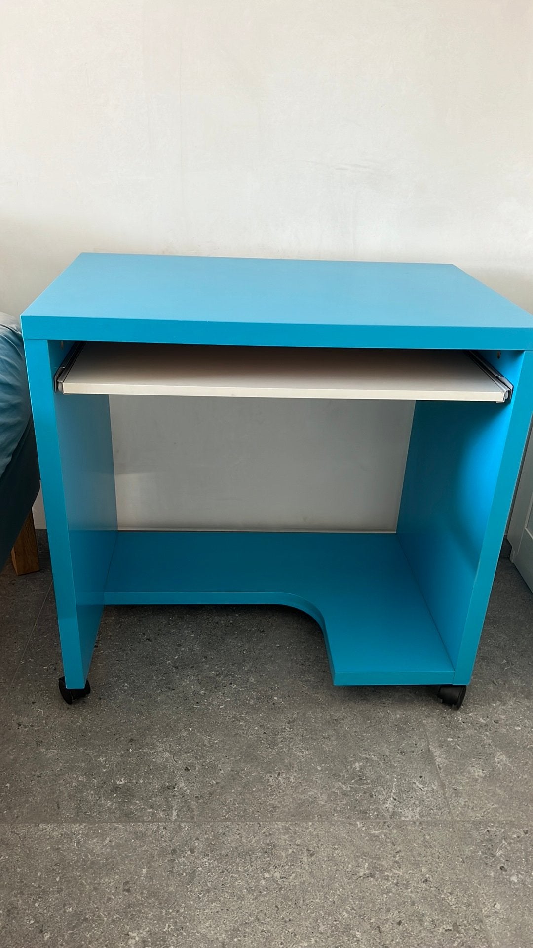Bureau bleu à roulettes, Maison & Meubles, Armoires | Meubles ordinateur, 70 à 120 cm, 70 à 120 cm, Enlèvement, Utilisé