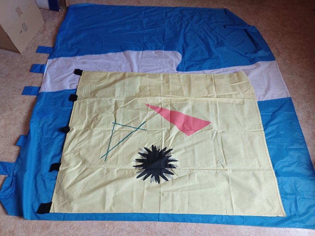 6 vlaggen voor vendelen met bamboe + 4 kazuifels met lint, Ophalen, Gebruikt