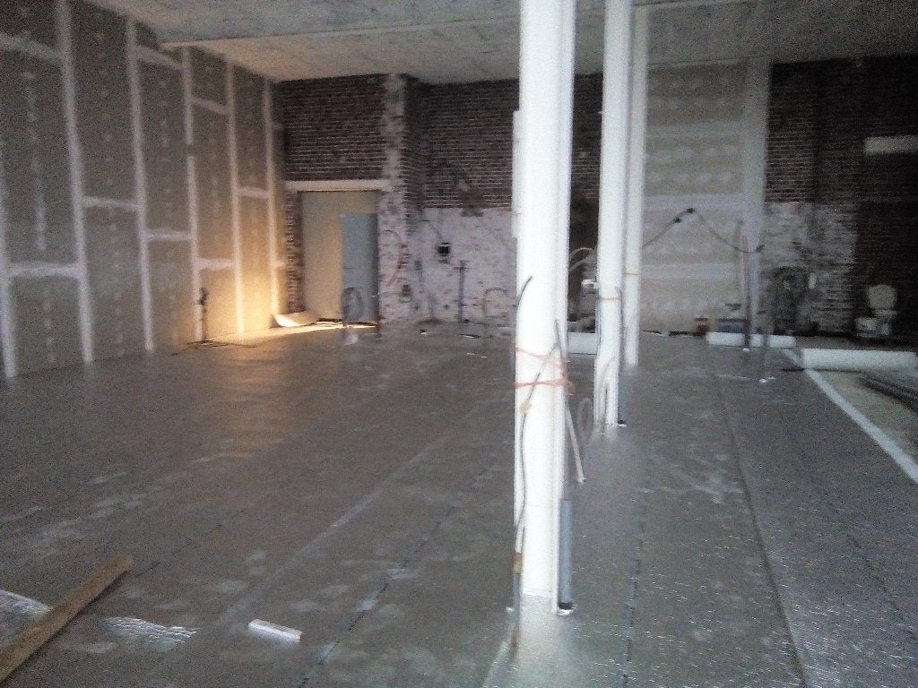 Bel espace de vie/bureau industriel avec grand parking, Immo, Province de Flandre-Occidentale, Habitation avec espace professionnel