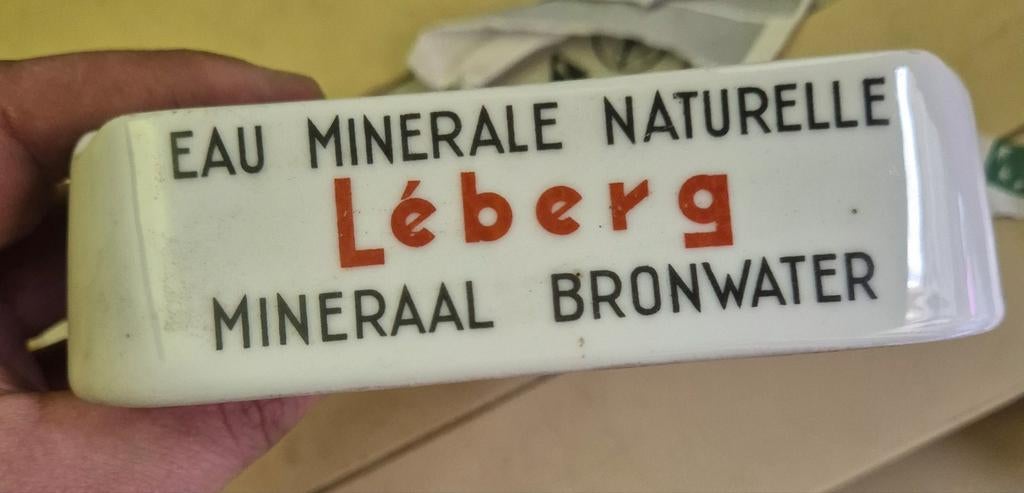 Oude asbak van Leberg, Verzamelen