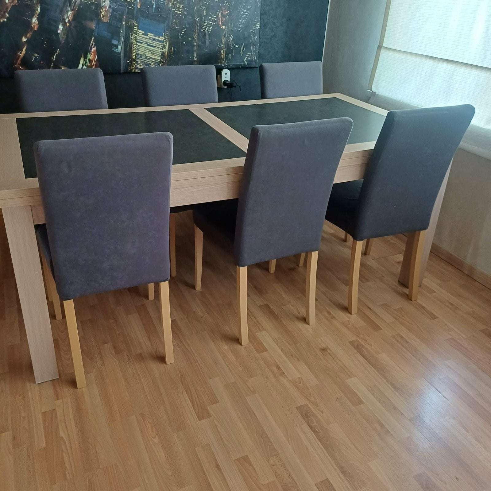 Volledige eetkamer , tafel , stoelen en kast in goede staat!, Ophalen, Zo goed als nieuw