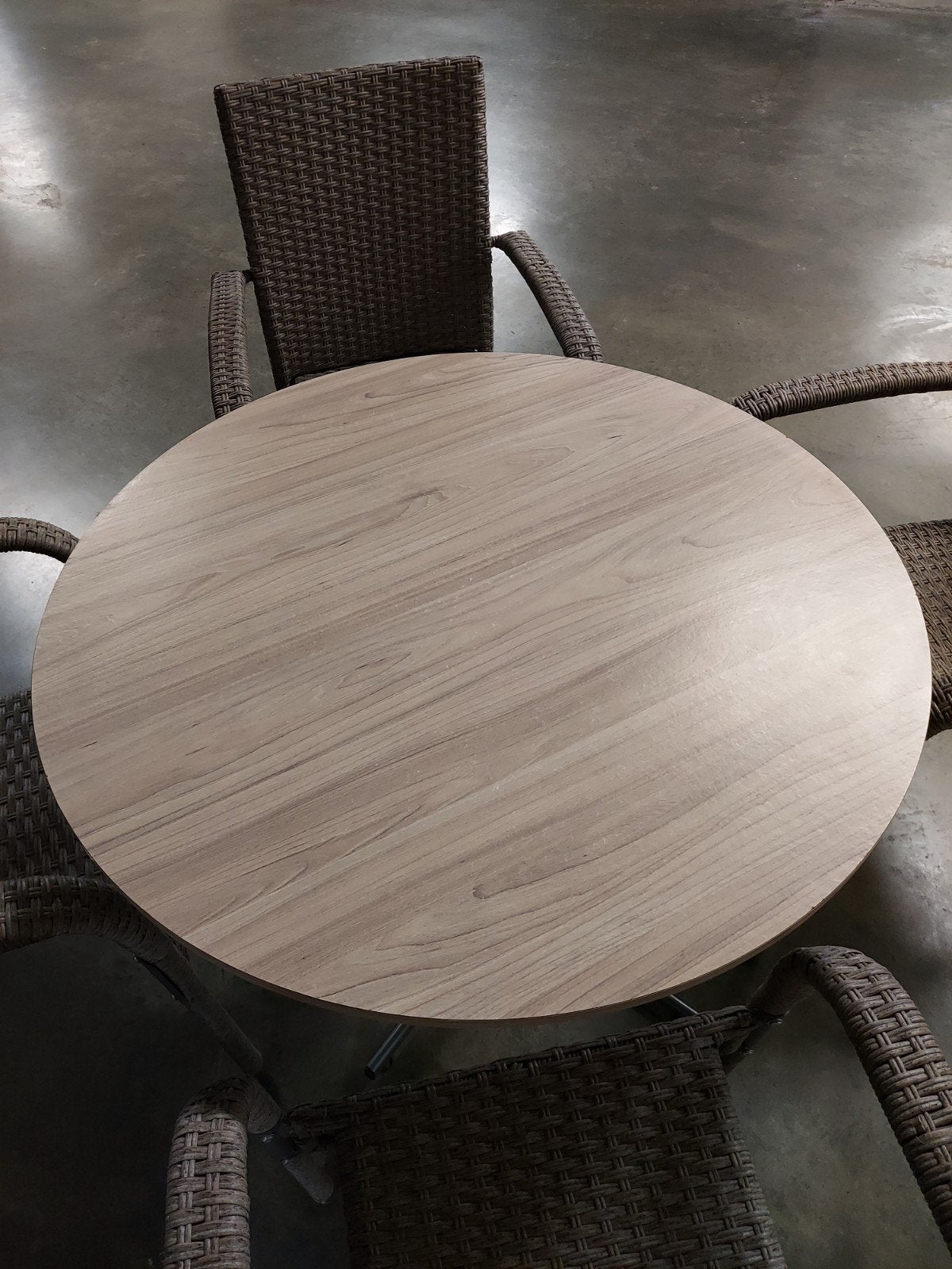 table ronde de 90 diamètre. bon état.., Enlèvement, Comme neuf, Quatre personnes, Rond