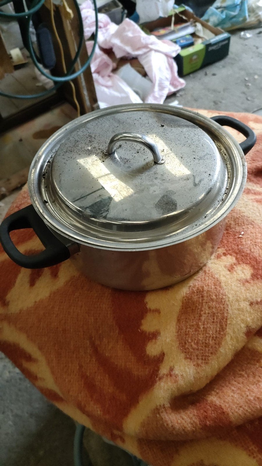 Gezocht: kookpotten, Ophalen