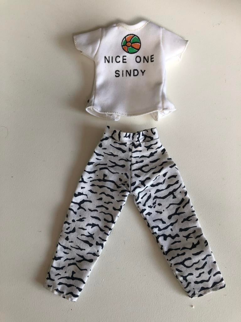 Set van 2 stuks Barbie kledij, Kinderen en Baby's, Speelgoed | Poppen, Ophalen of Verzenden, Gebruikt, Barbie