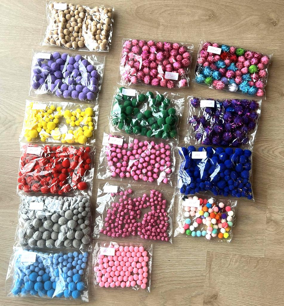 Différents pompons — 14 sacs de loisirs créatifs !, Enlèvement ou Envoi, Neuf, Bricolage