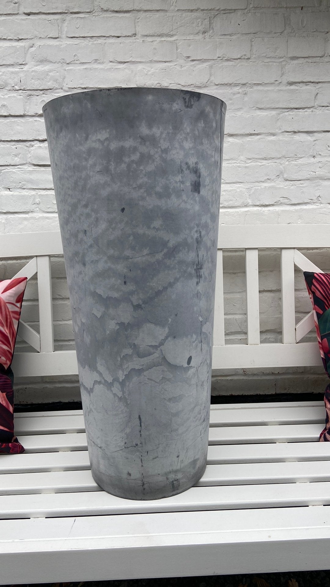 Hoge bloempot betonlook uit kunststof vervaardigd, Kunststof, Rond, Zo goed als nieuw, Balkon