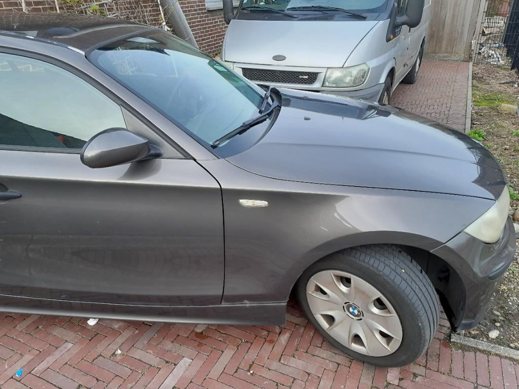 Bmw 118  2005, Voorwielaandrijving, 1 Reeks, 4 cilinders, Bruin