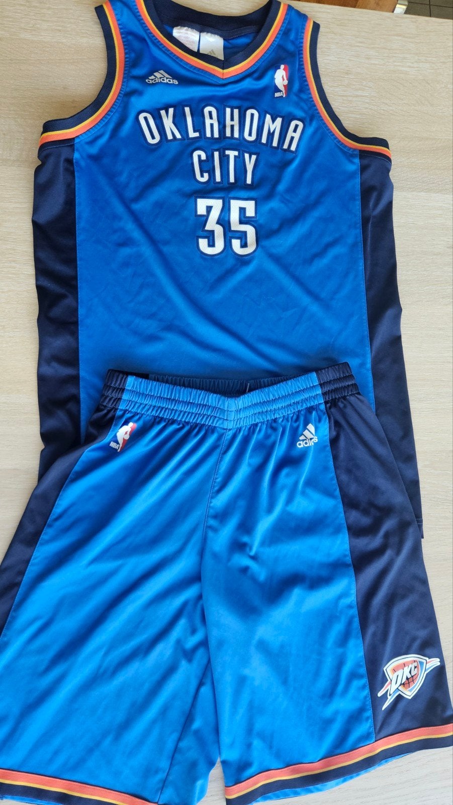 Adidas NBA baskettenue Durant 176 (16), Enlèvement