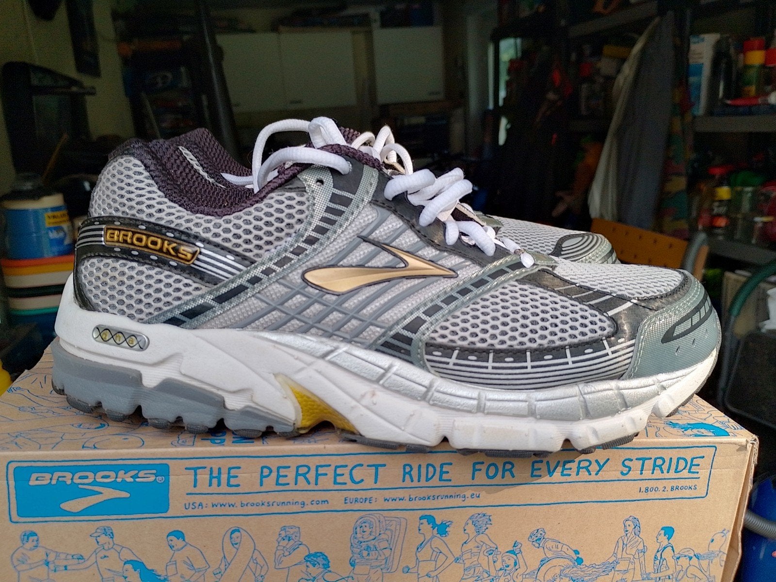 Brooks Running shoes, Enlèvement