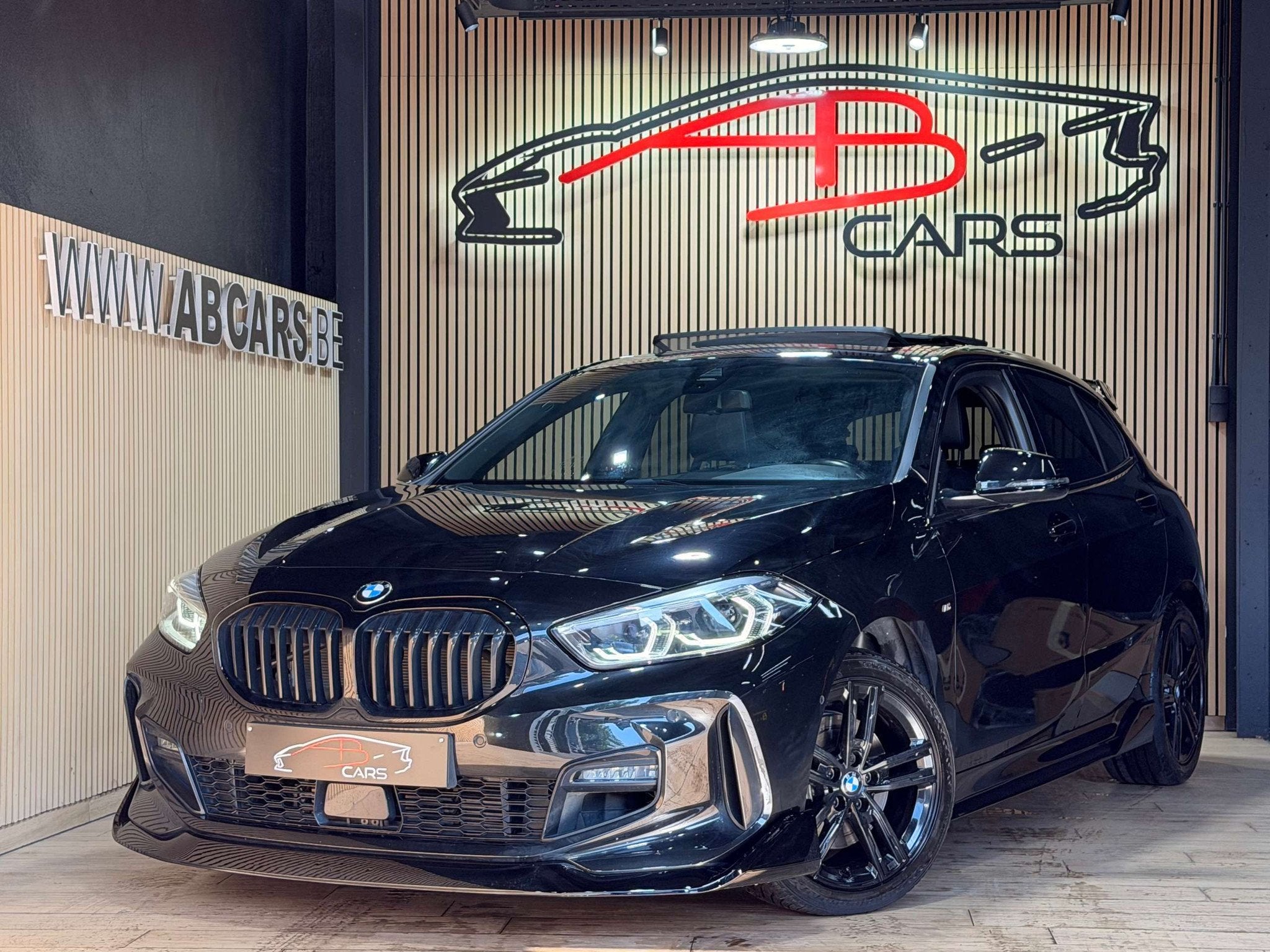 BMW 1 Serie 116 i * PACK M PERFORMANCE * GARANTIE 12 MOIS *, Auto's, 1 Reeks, Gebruikt, Zwart, Leder