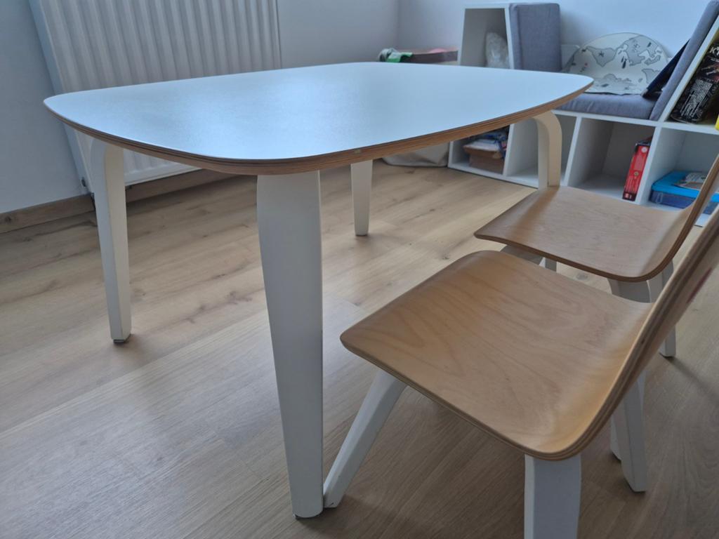 Table de jeu Oeuf NYC et 2 chaises, Enfants & Bébés, Enlèvement