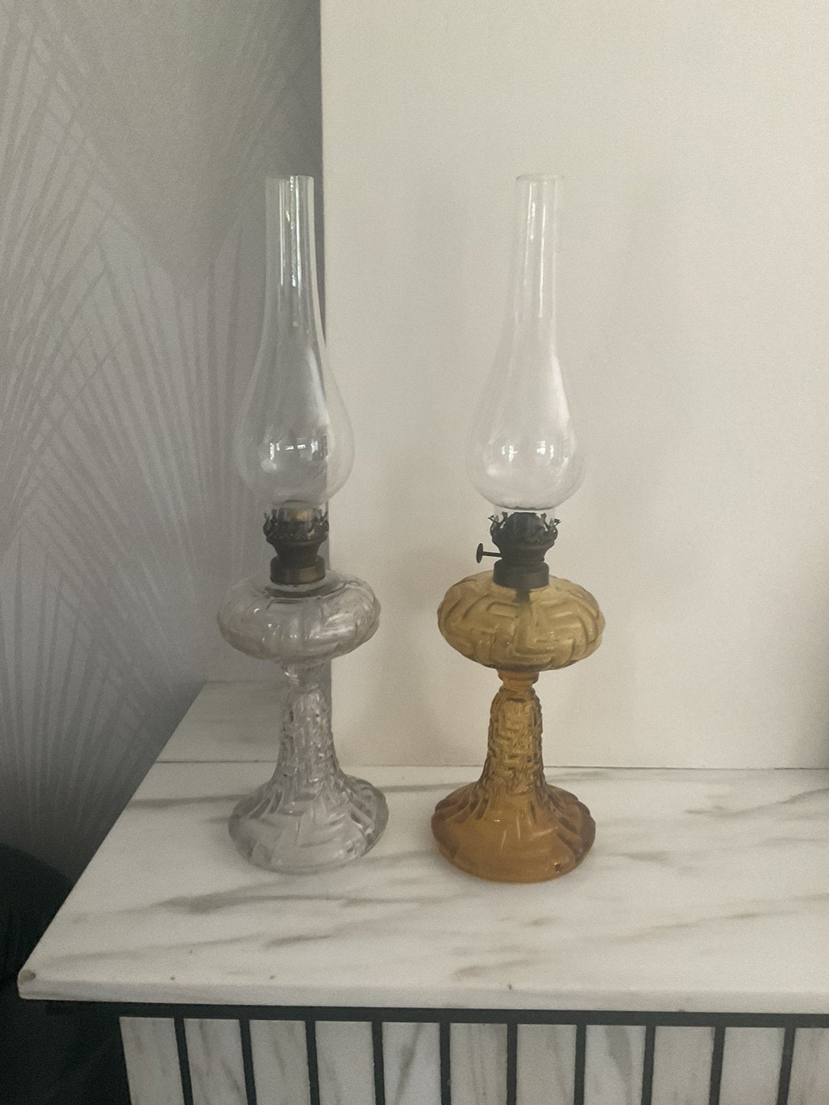 Set van twee olielampen, Ophalen