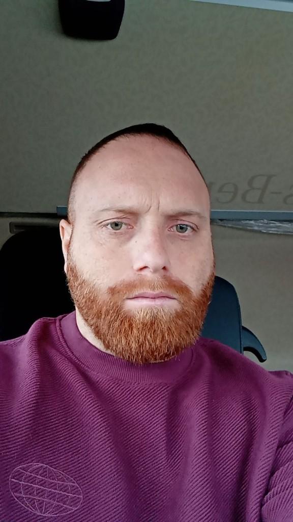 JE CHERCHE UNE FEMME SÉRIEUSE, Contacts & Messages