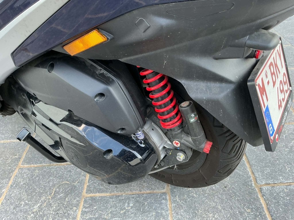 Moto  peugeot metropolis bleu fonce métallisé, Motos, Permis Moto A, Scooter, Occasion, Poignées chauffantes