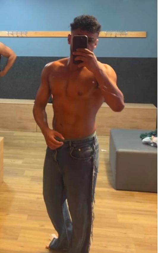 Massage voor mannen door een getrainde jonge atleet, Diensten en Vakmensen, Ontspanningsmassage