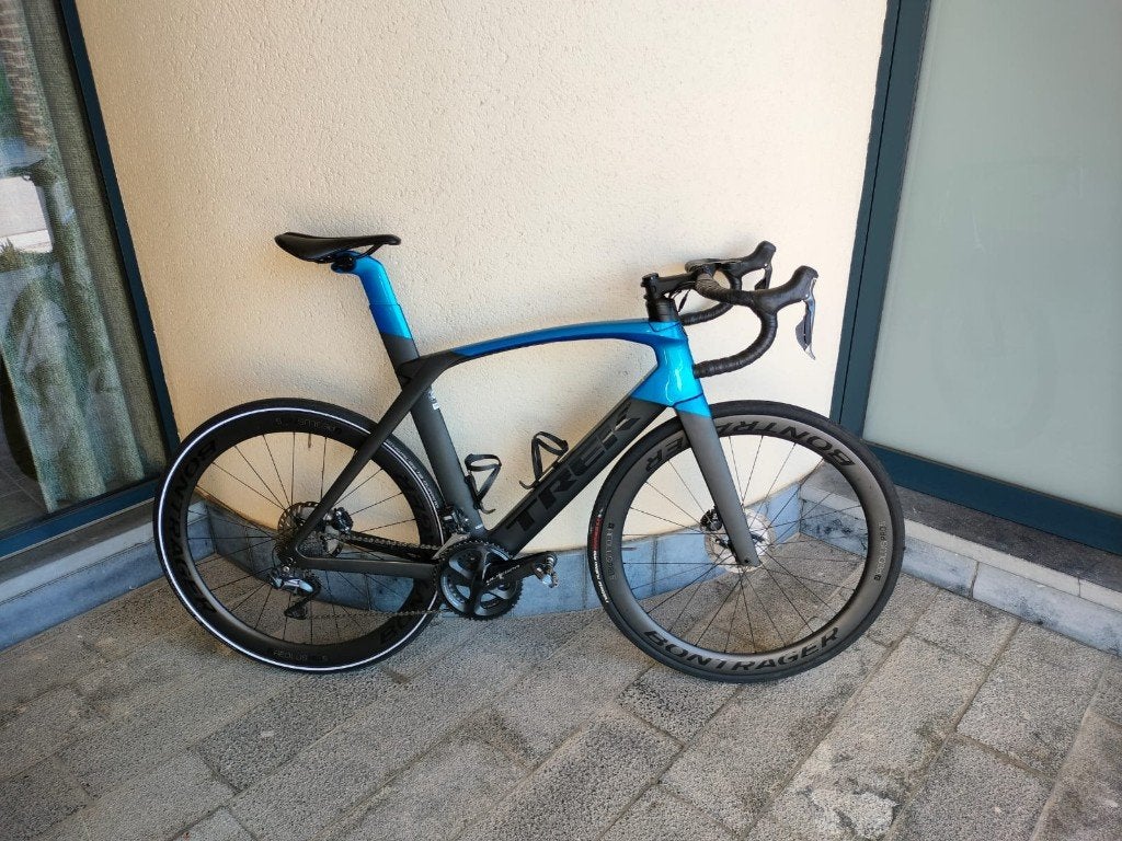 TREK MADONE SL 7 DISC 58 BLACK-BLUE, Fietsen en Brommers, 28 inch, Zo goed als nieuw, 15 tot 20 versnellingen, 57 tot 61 cm