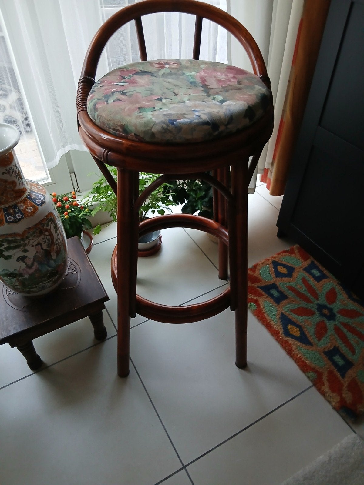 Tabouret de bar robuste avec dossier et coussin, Enlèvement