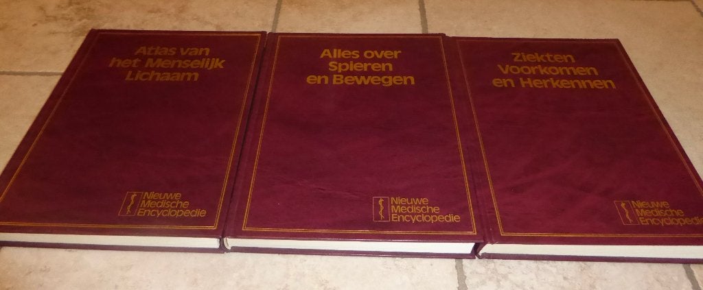 Nieuwe medische encyclopedie/ 3 boeken, Boeken, Encyclopedieën, Ophalen, Zo goed als nieuw