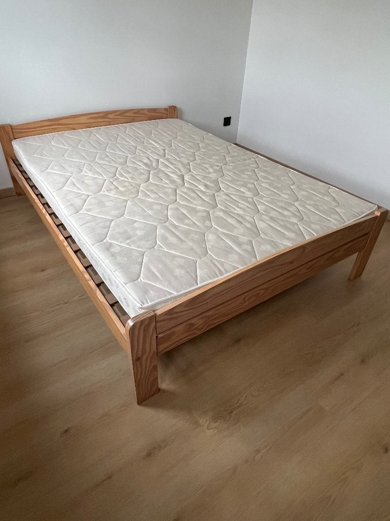 Tweepersoonsbed incl. lattenbodem en matras (140x200cm), Ophalen, Gebruikt, Bruin, 140 cm