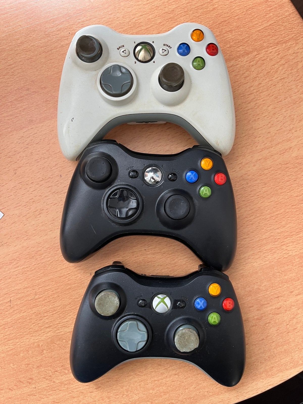 Lot 3manettes Xbox 360 sans fil (2 Officielle +1Compatible), Consoles de jeu & Jeux vidéo, Enlèvement ou Envoi, Comme neuf, Xbox 360
