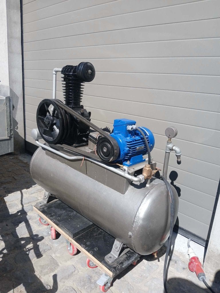 compresseur semal révisé à neuf – 200 litres – 380 l/min, Bricolage & Construction, Compresseurs, 400 à 800 litres/min, Comme neuf