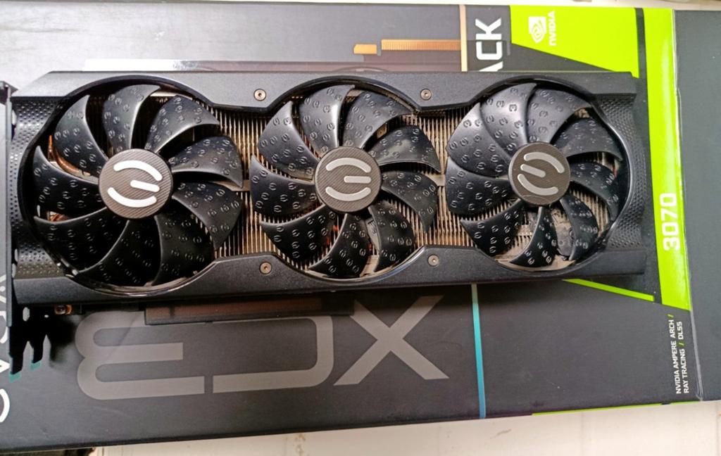 Carte Graphique NVIDIA GeForce RTX 3070 EVGA (Modèle Premium, Informatique & Logiciels, GDDR6, PCI-Express 4, Utilisé, HDMI