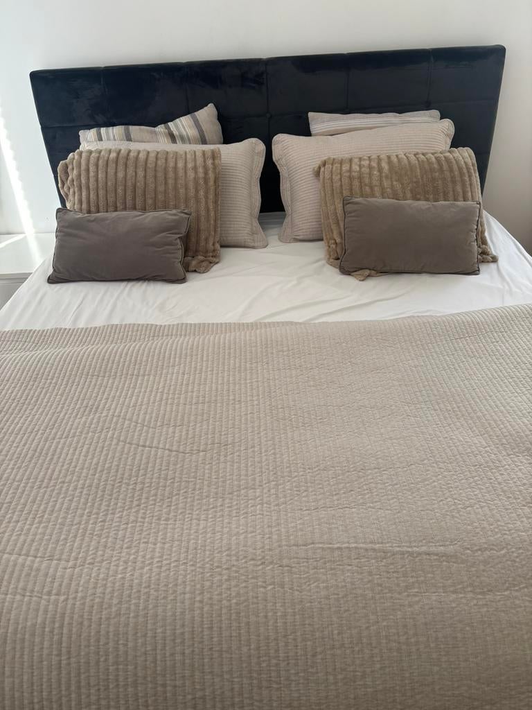 Velvet bed grijs, Enlèvement, Comme neuf, 200 cm