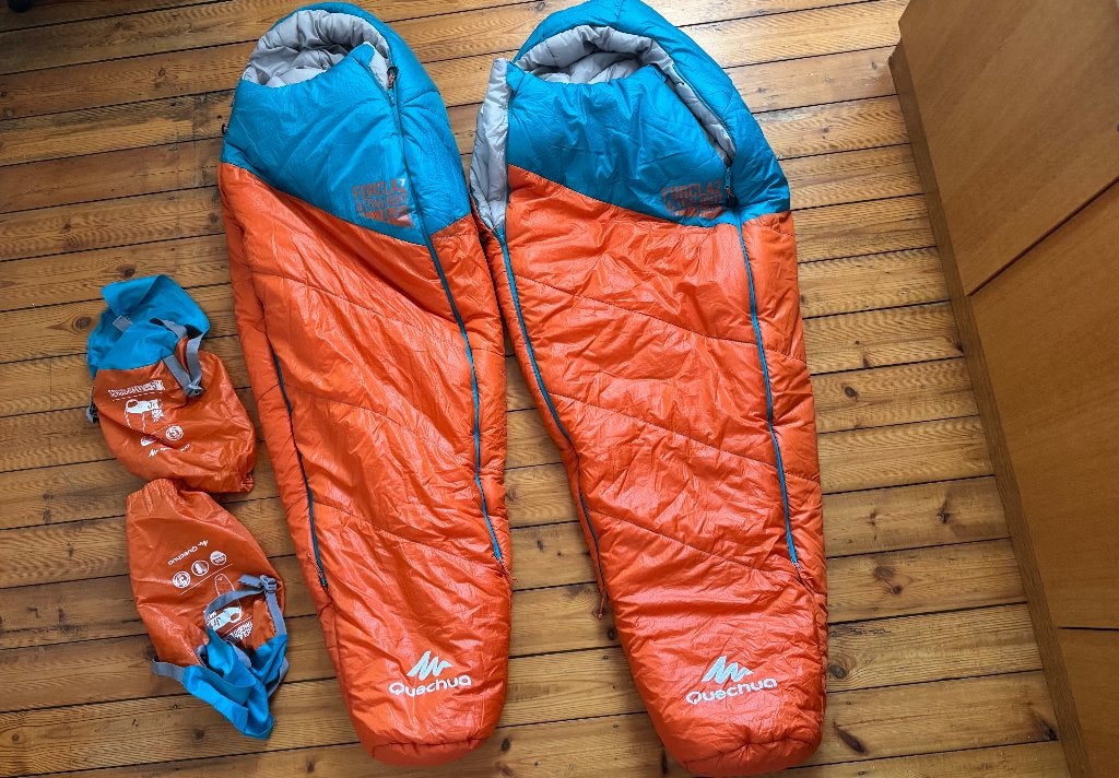 2 Quechua slaapzakken forclaz ultralight jr 0-5 kind, Caravans en Kamperen, Slaapzakken, Zo goed als nieuw, Ophalen of Verzenden