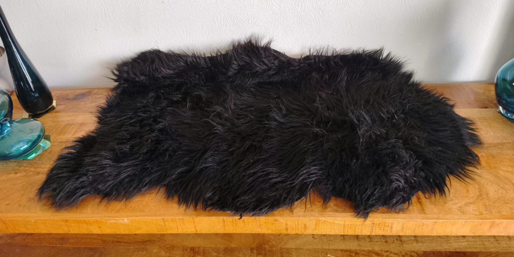 2 Tapis noir moelleux, Maison & Meubles, Ameublement | Tapis & Moquettes, Enlèvement, Comme neuf, Noir