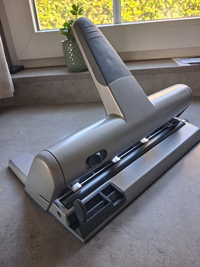 LEITZ kantoorperforator professioneel, Ophalen, Zo goed als nieuw