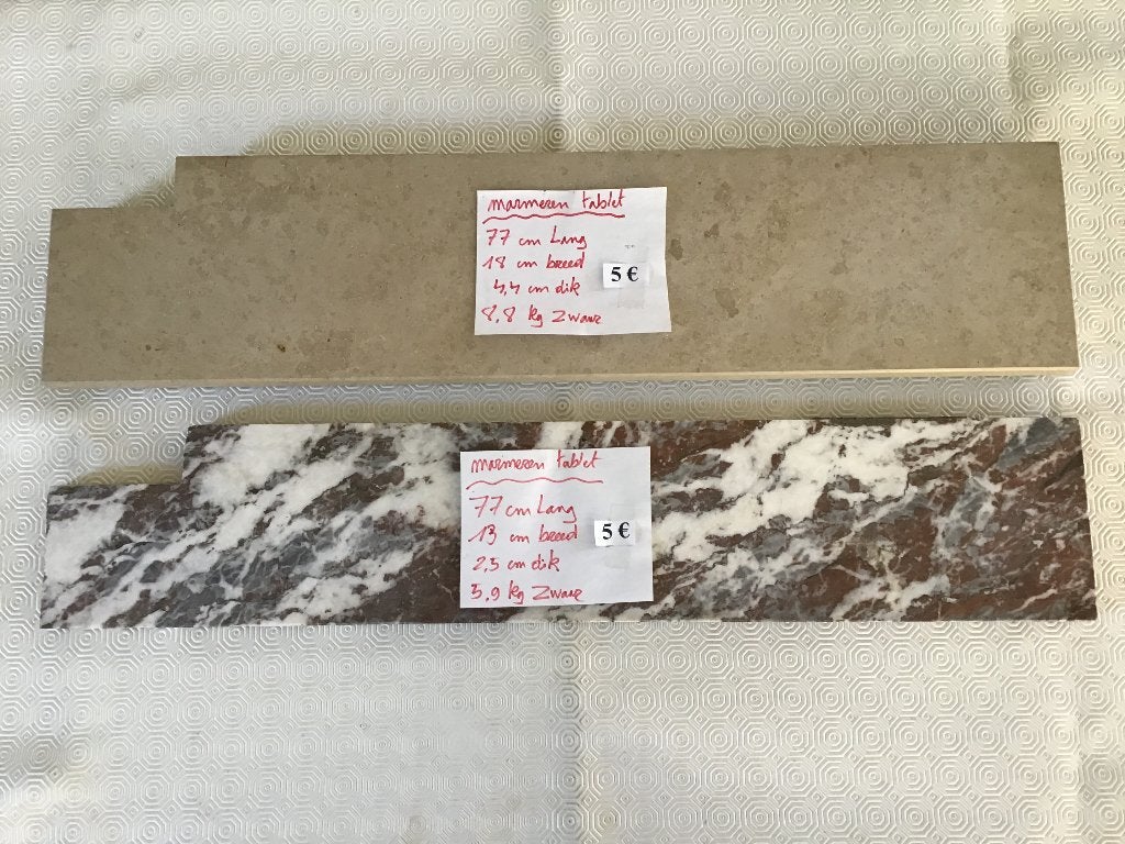 2 tablettes de radiateur en marbre différentes, Enlèvement ou Envoi, Comme neuf, Radiateur