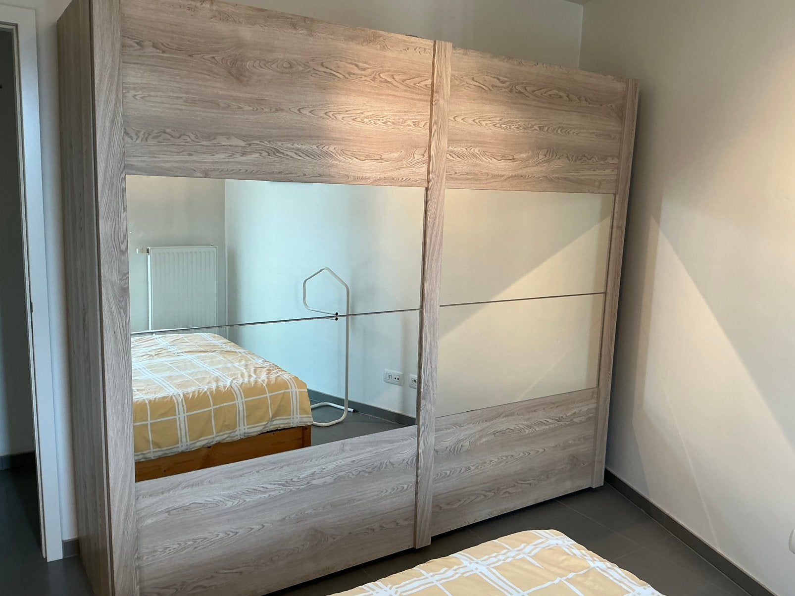 Armoire avec miroirs, Maison & Meubles, Enlèvement, Comme neuf, Modern