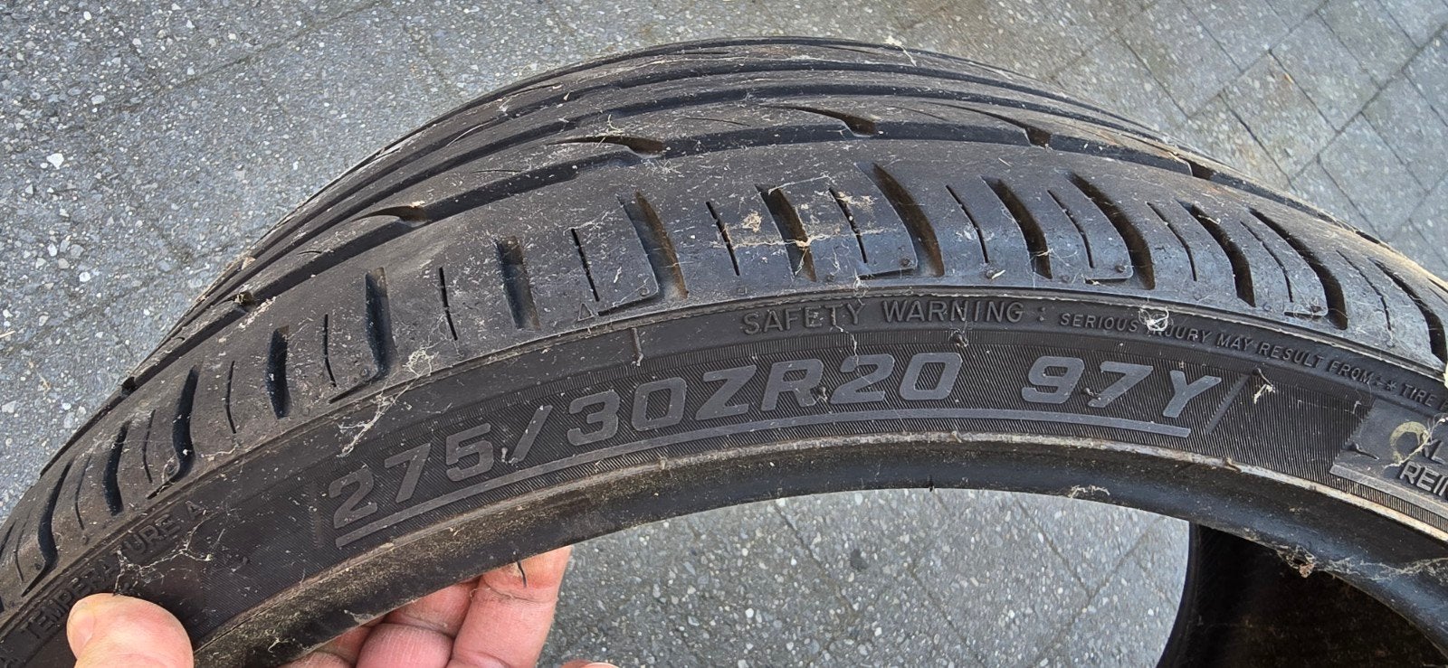 2x 275 30 R20 Dunlop en Milestone, Enlèvement, Utilisé
