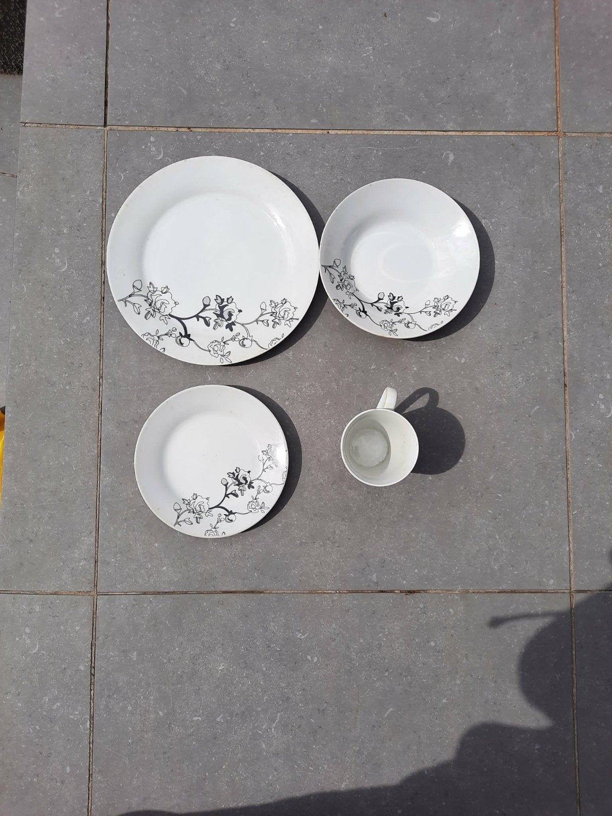 Service de table fleuri neuf 4 couverts, Ophalen
