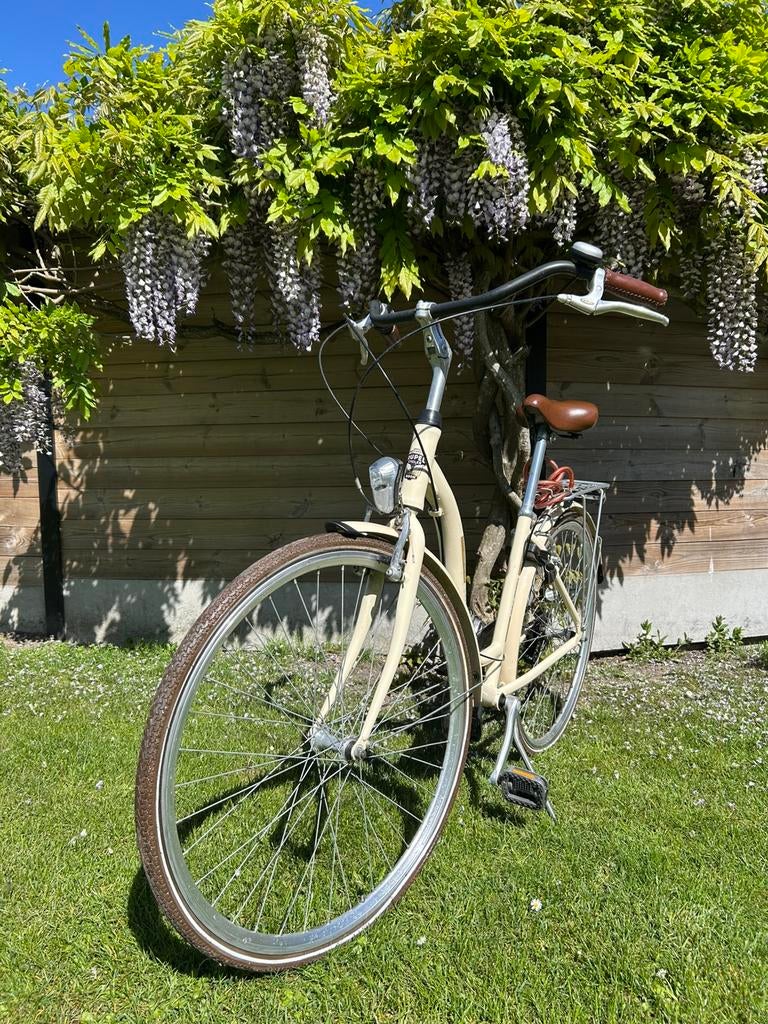 Beige fiets, Fietsen en Brommers, Minder dan 10 versnellingen, Zo goed als nieuw, Schijfrem, Ophalen